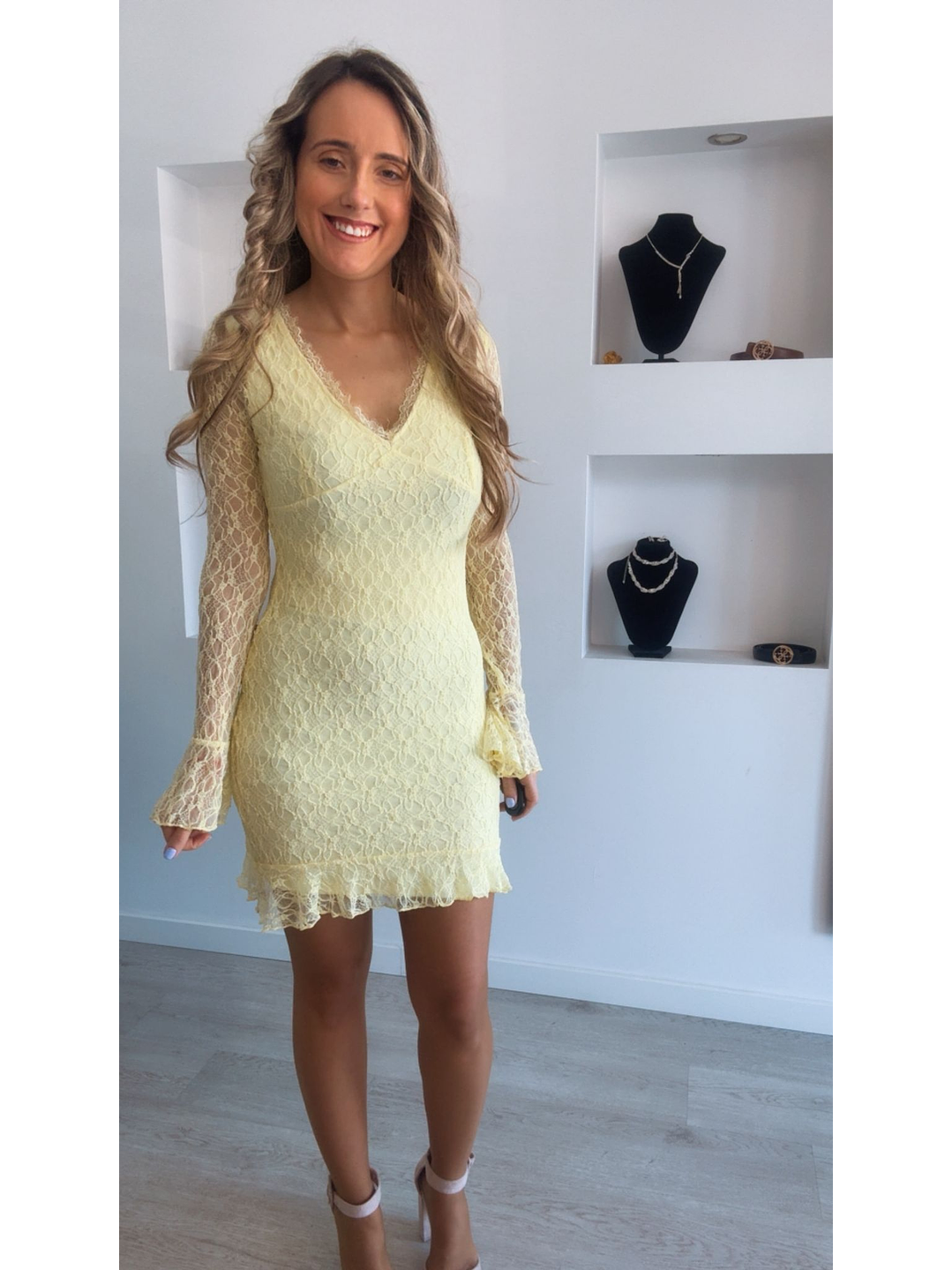 Vestido de renda justo 9