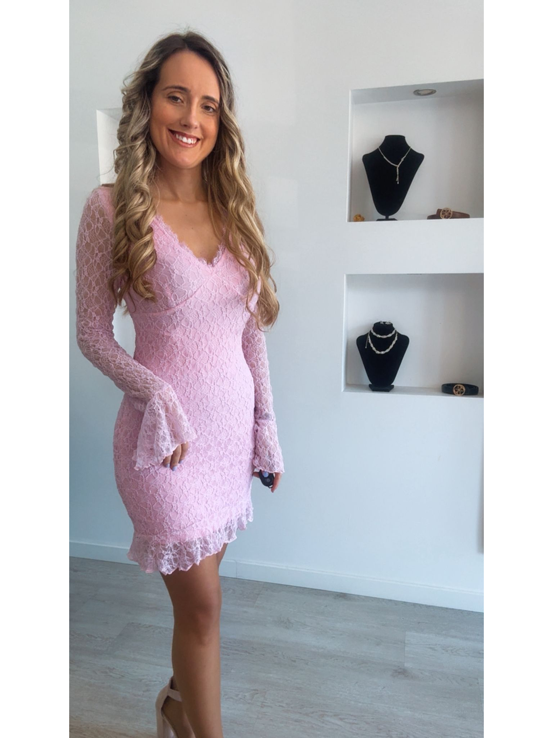 Vestido de renda justo 13