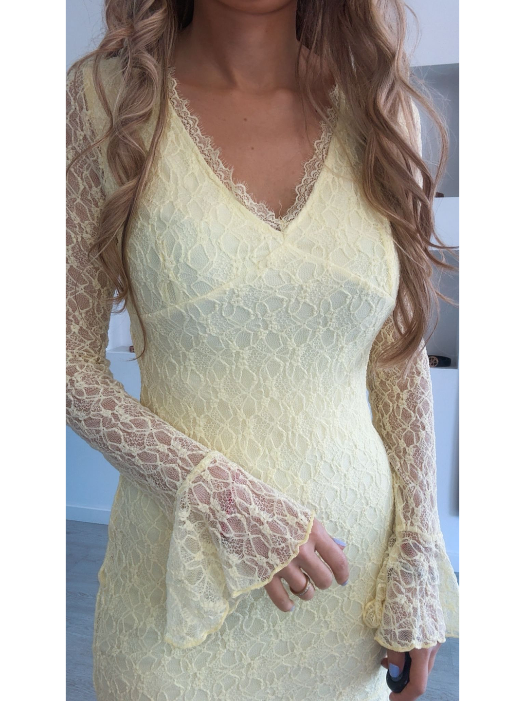 Vestido de renda justo 8