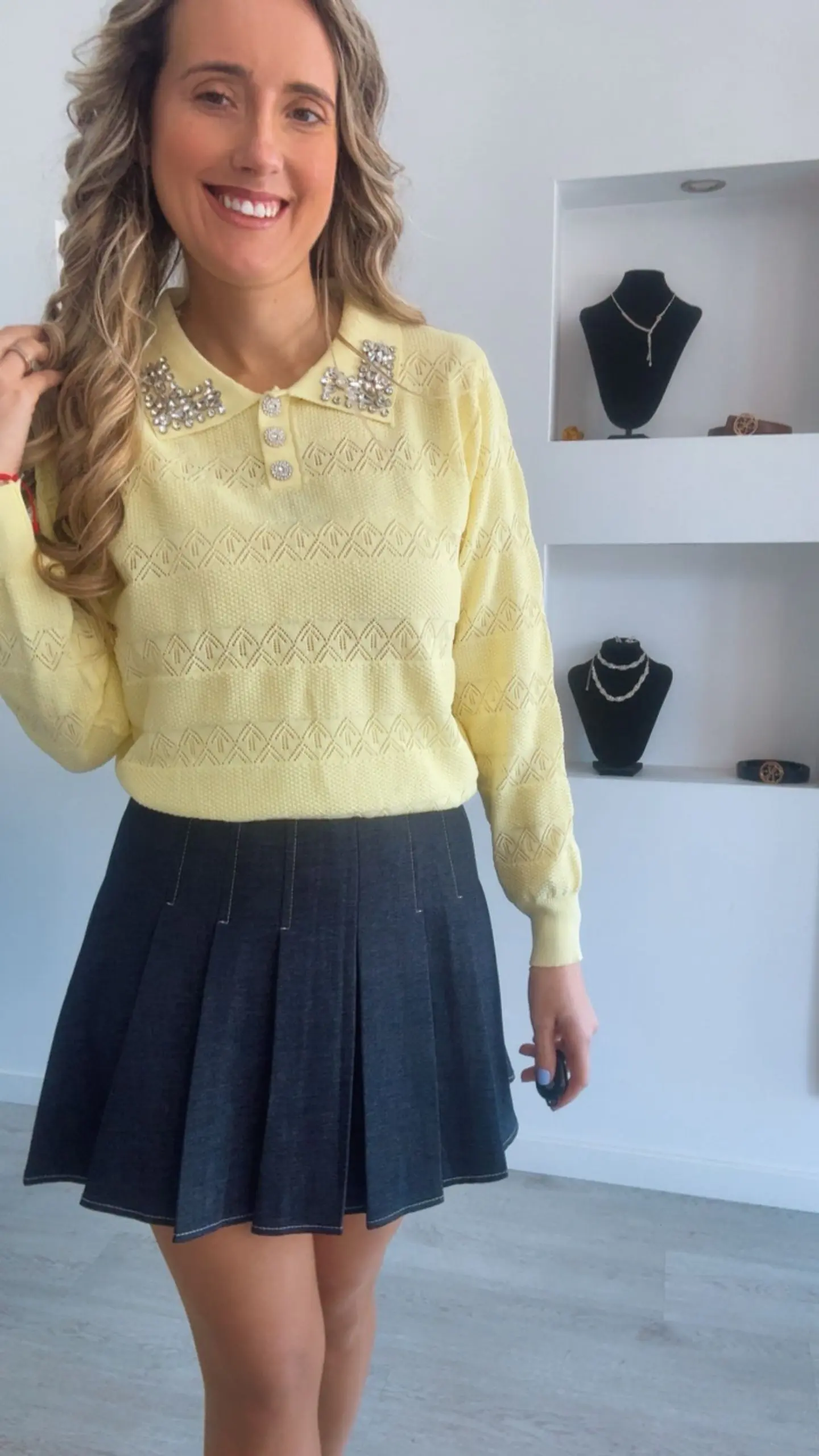 Camisola de malha com detalhe de brilhantes na gola - TU 6