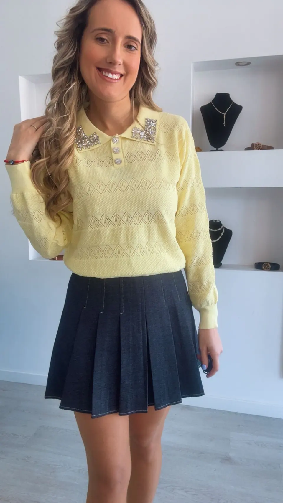 Camisola de malha com detalhe de brilhantes na gola - TU 5