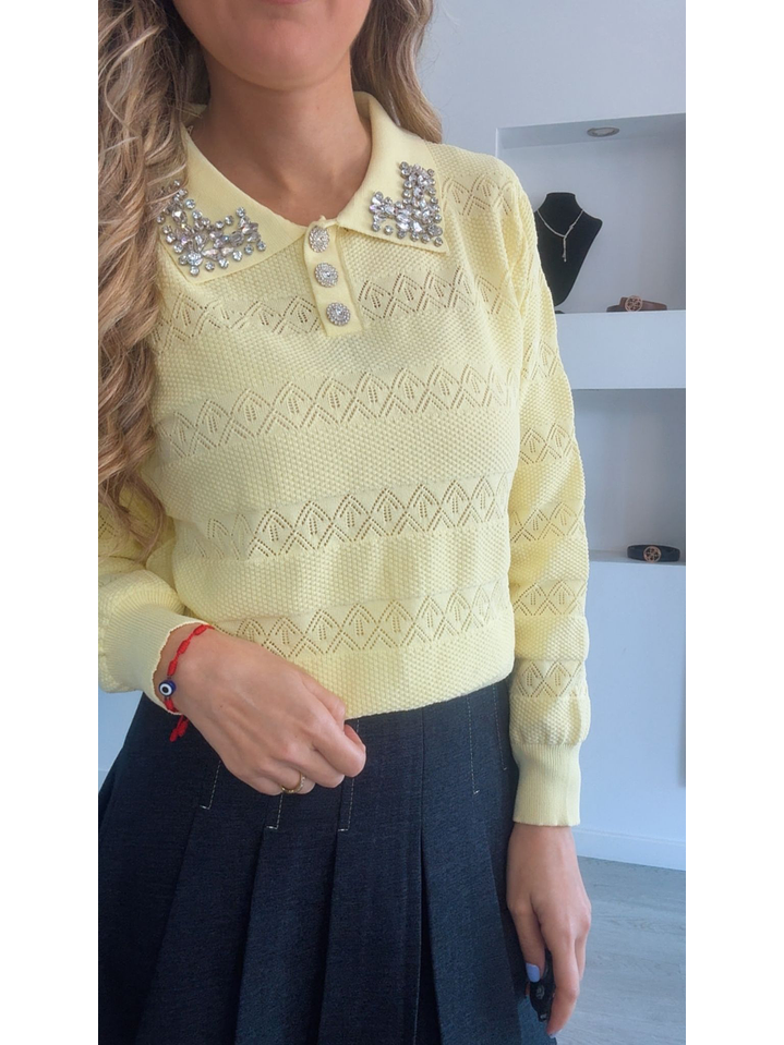 Camisola de malha com detalhe de brilhantes na gola - TU 7