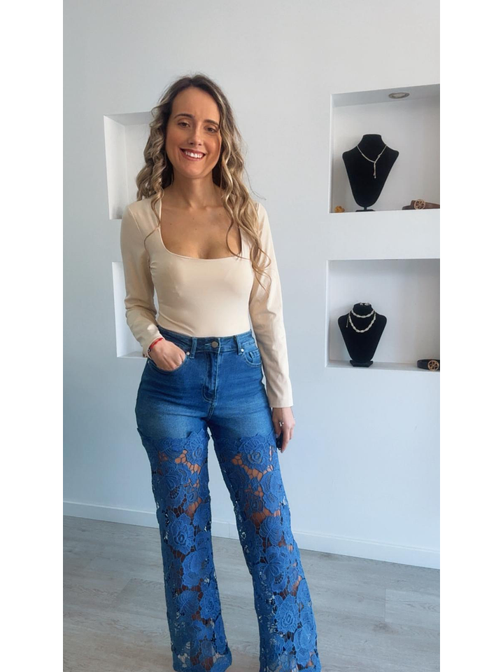 Calça com renda em flores 4