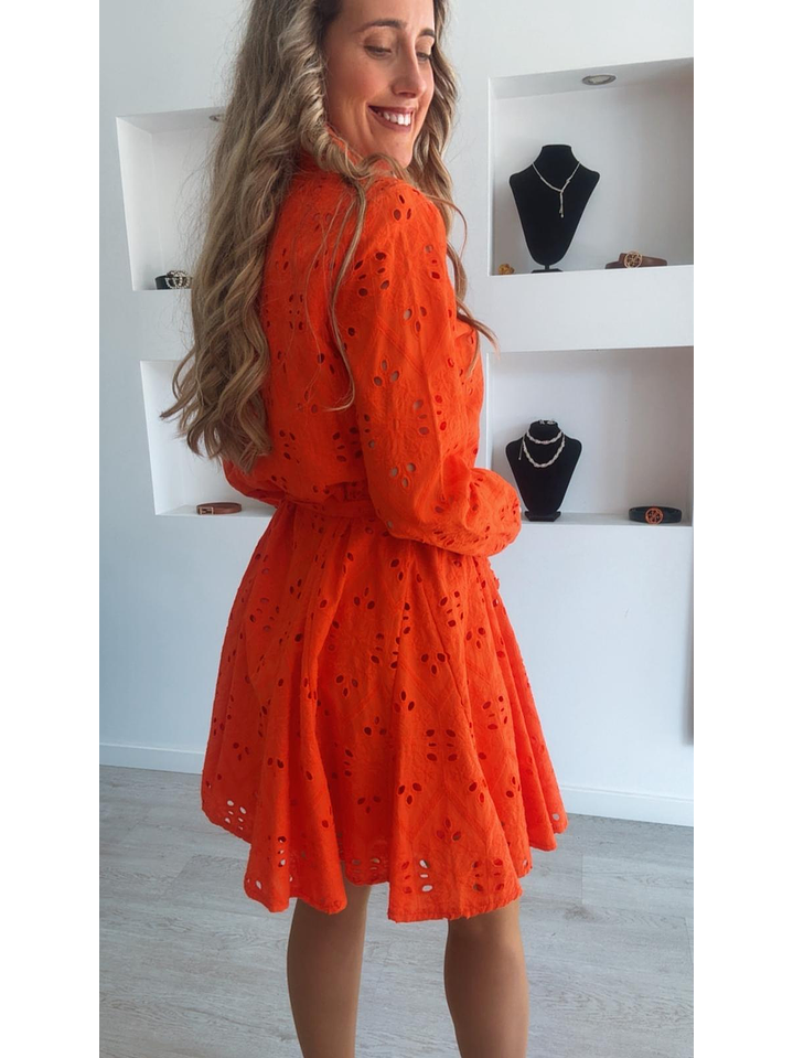 Vestido forrado em bordado inglês com cinto  2