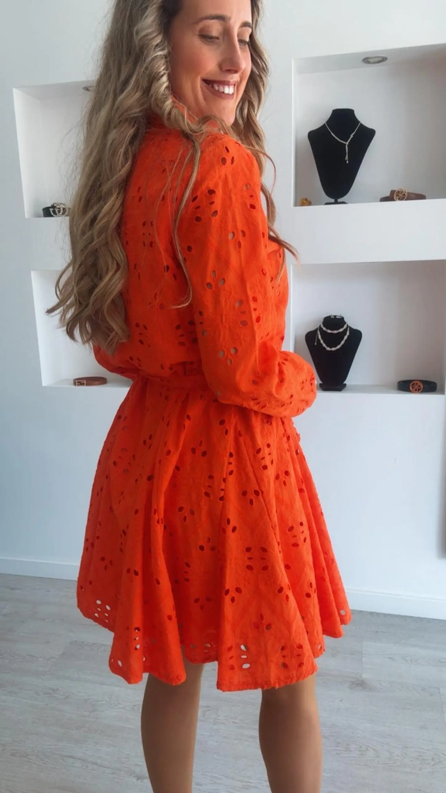 Vestido forrado em bordado inglês com cinto  2