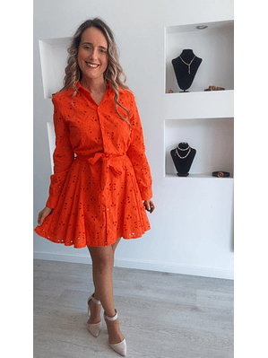 Vestido forrado em bordado inglês com cinto 