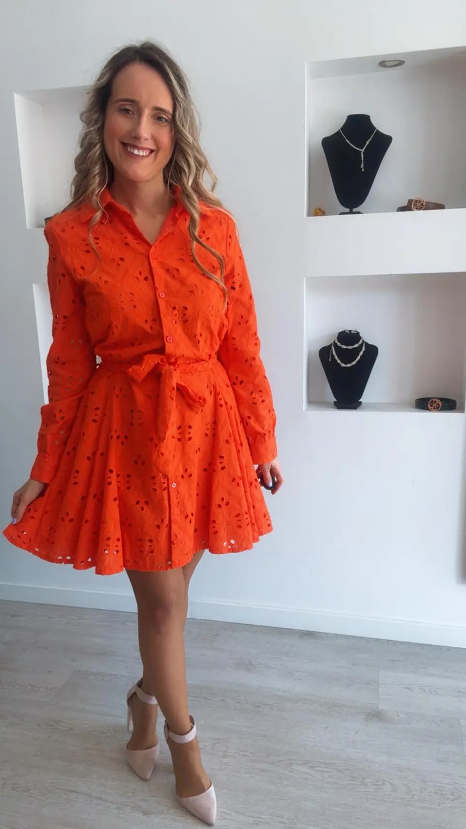 Vestido forrado em bordado inglês com cinto  1