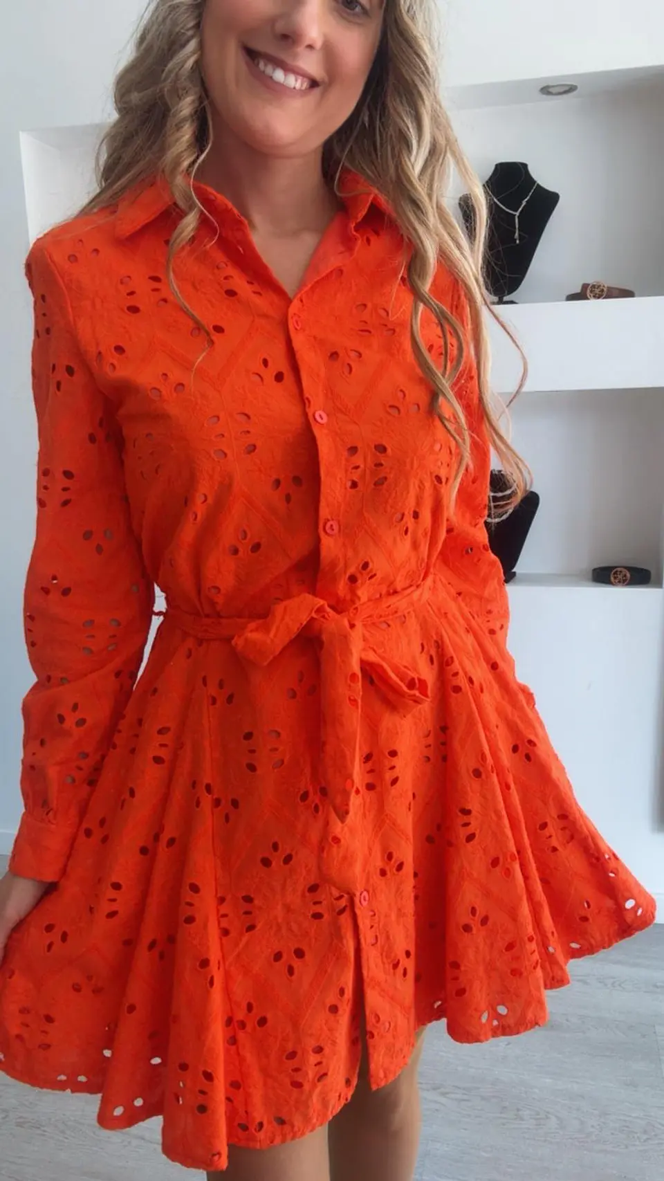 Vestido forrado em bordado inglês com cinto  6