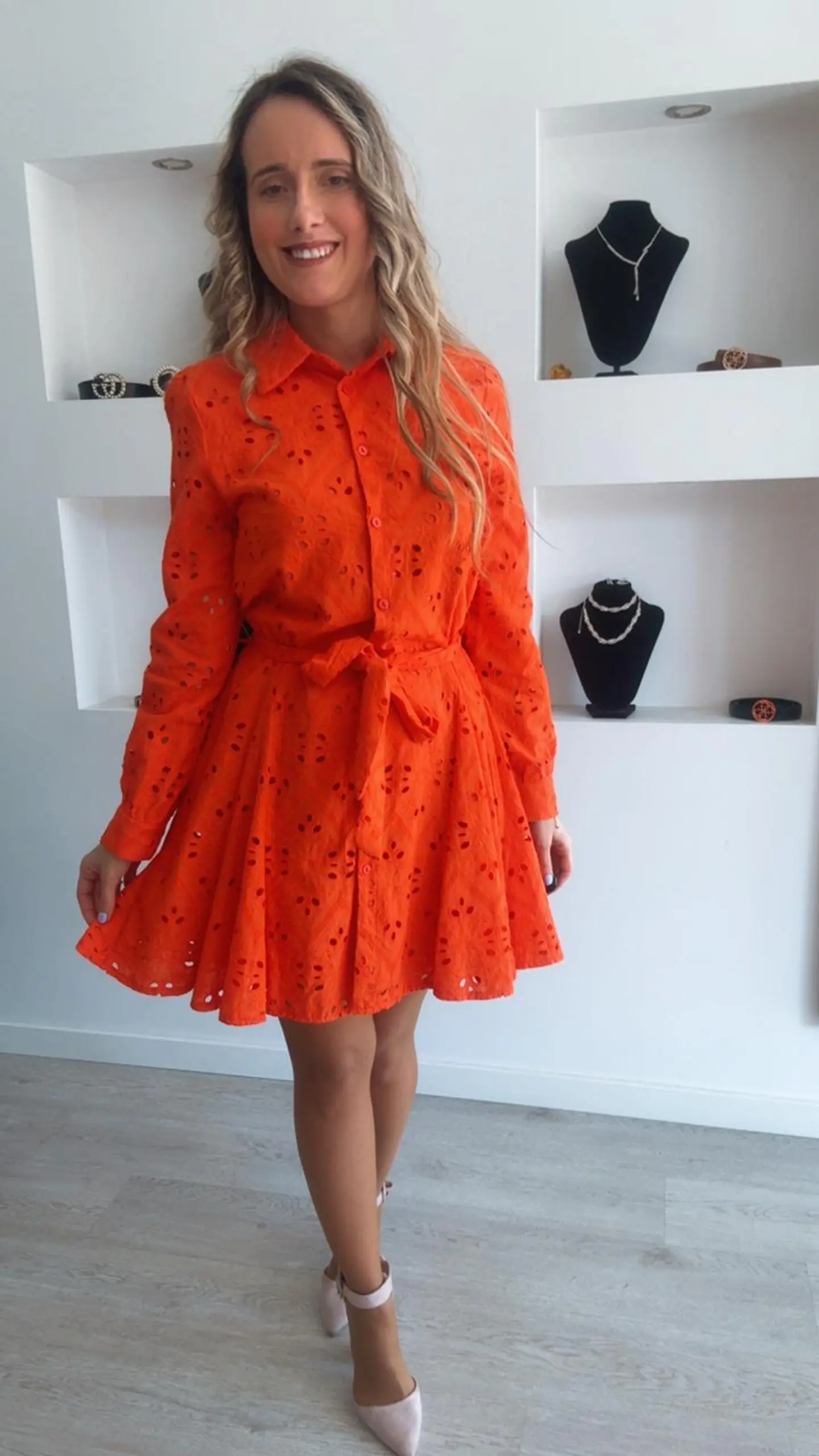 Vestido forrado em bordado inglês com cinto  5