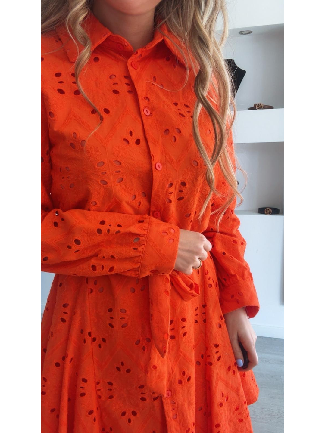 Vestido forrado em bordado inglês com cinto  7