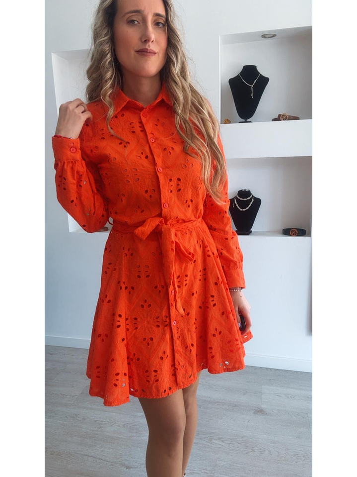 Vestido forrado em bordado inglês com cinto  3