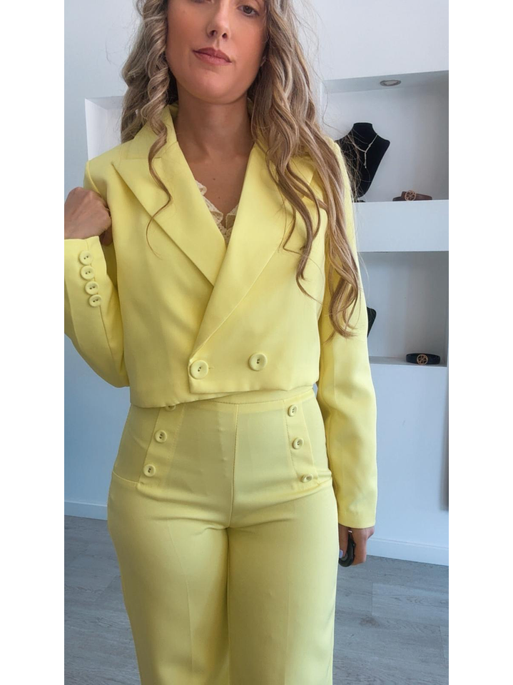 Fato com blazer curto 4