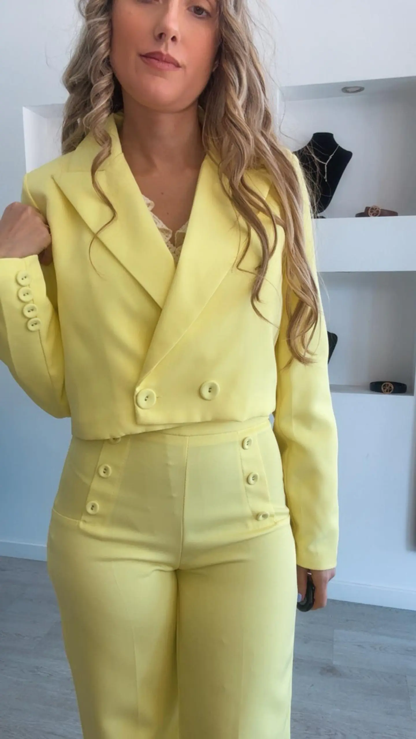 Fato com blazer curto 7