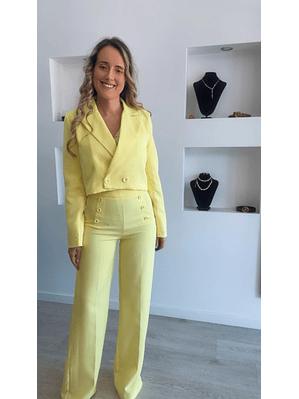 Fato com blazer curto