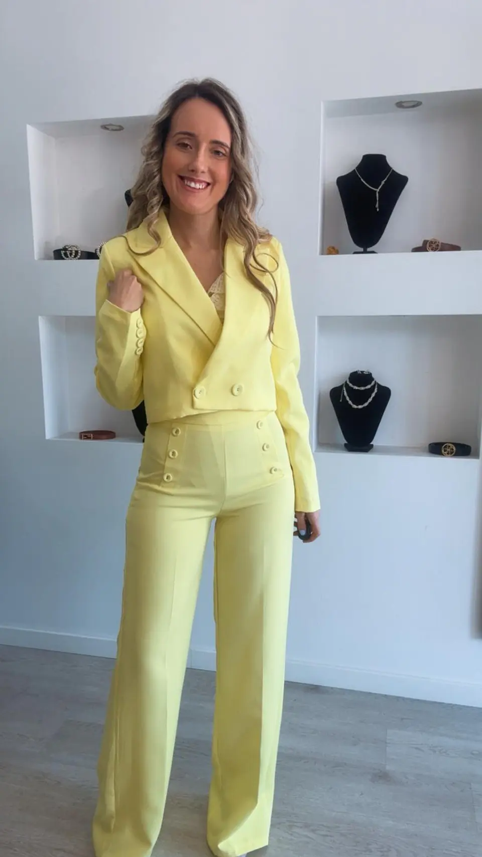 Fato com blazer curto 6