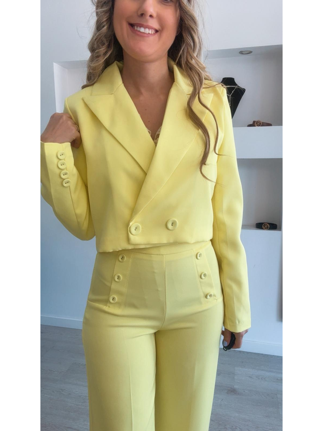 Fato com blazer curto 5