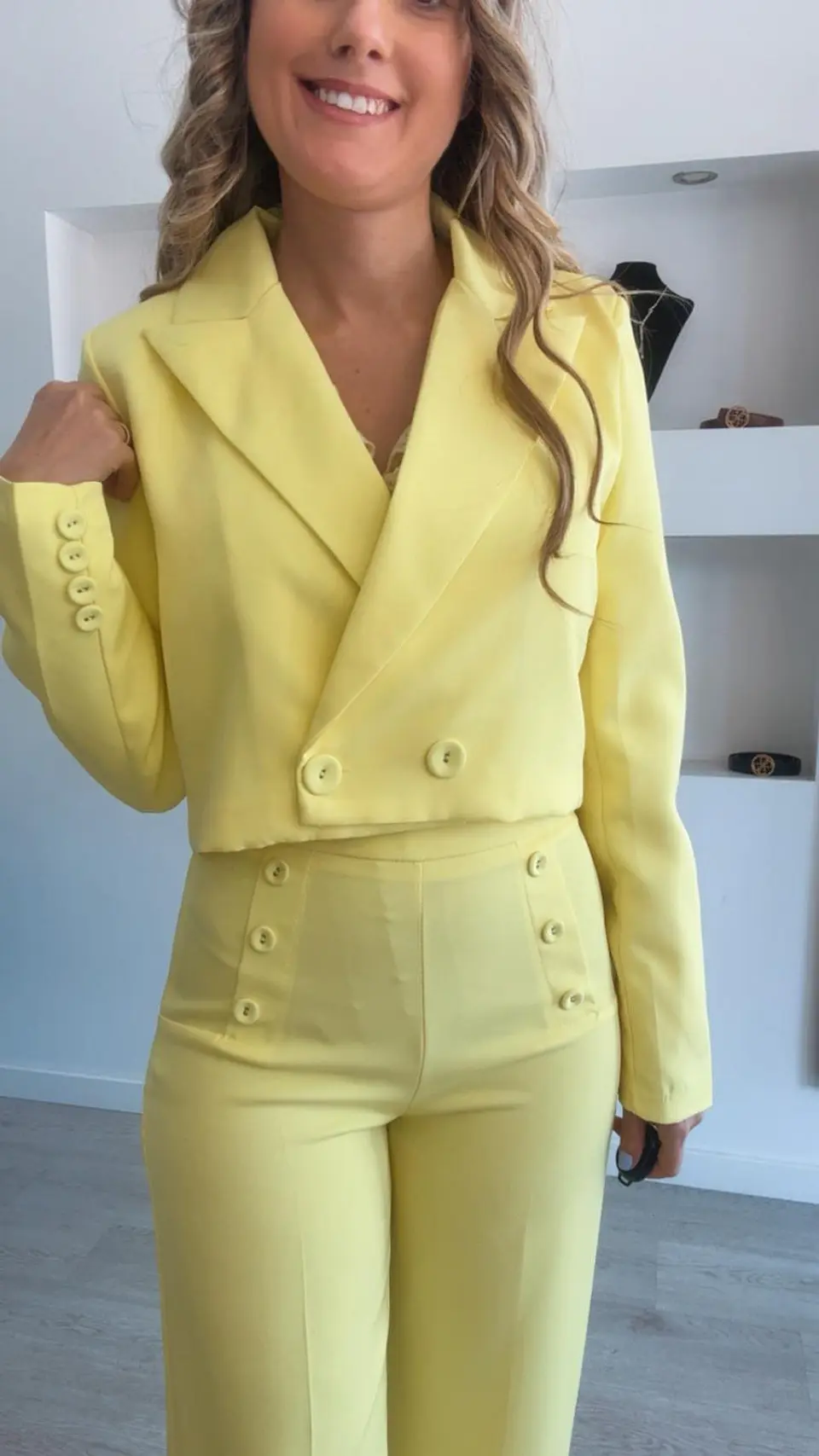 Fato com blazer curto 8