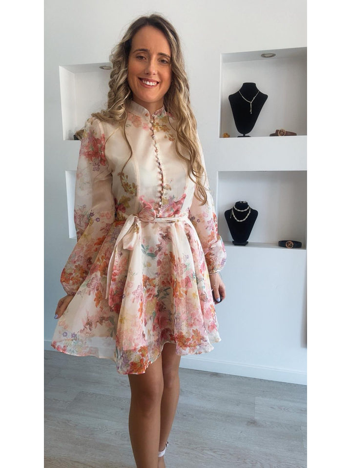 Vestido florido com detalhe de botões e cinto 1