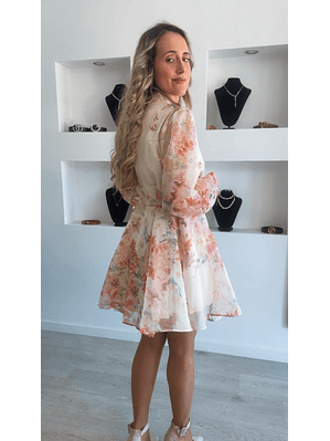 Vestido florido com detalhe de botões e cinto