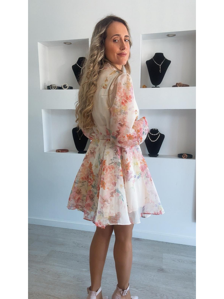 Vestido florido com detalhe de botões e cinto 2