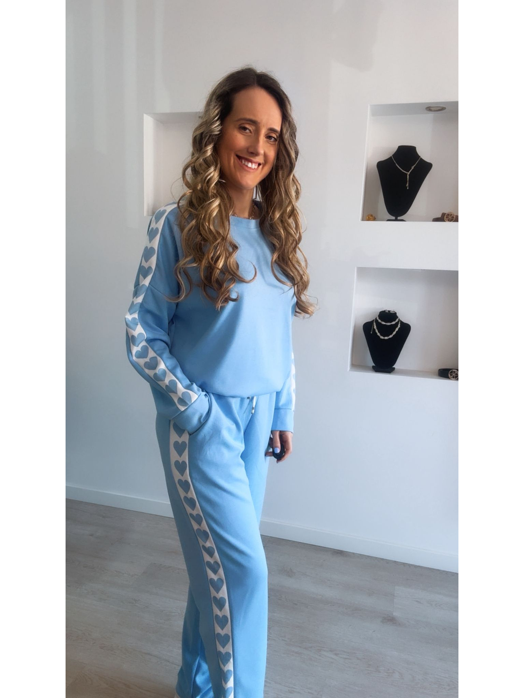 Fato de treino com detalhe de corações nas laterais - TU 4