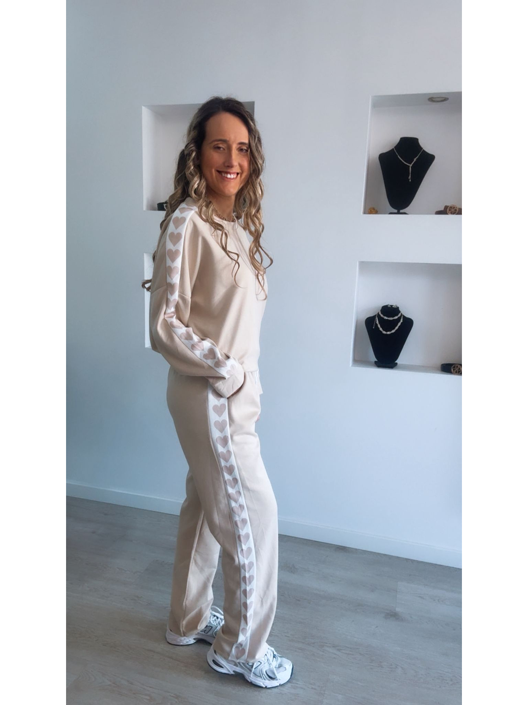 Fato de treino com detalhe de corações nas laterais - TU 18