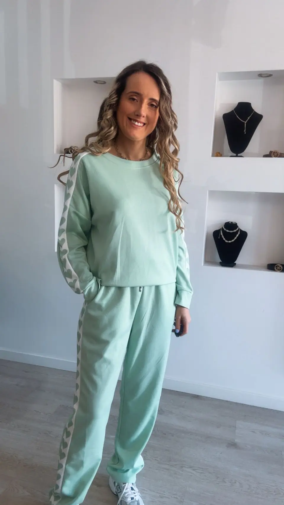 Fato de treino com detalhe de corações nas laterais - TU 15