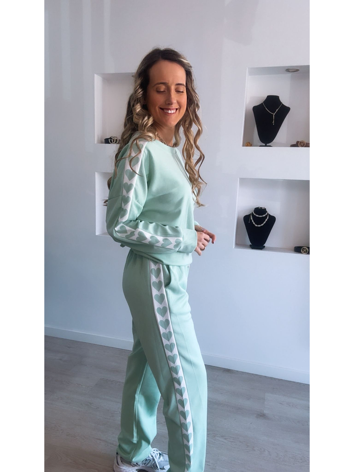 Fato de treino com detalhe de corações nas laterais - TU 16