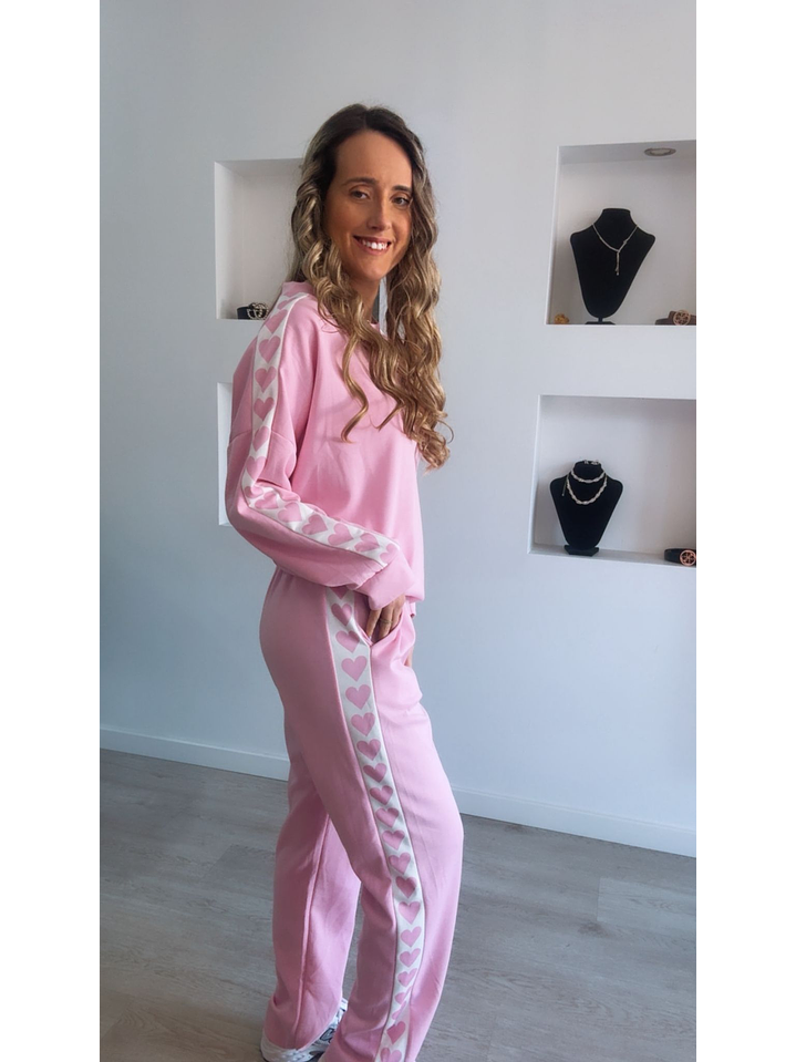 Fato de treino com detalhe de corações nas laterais - TU 8