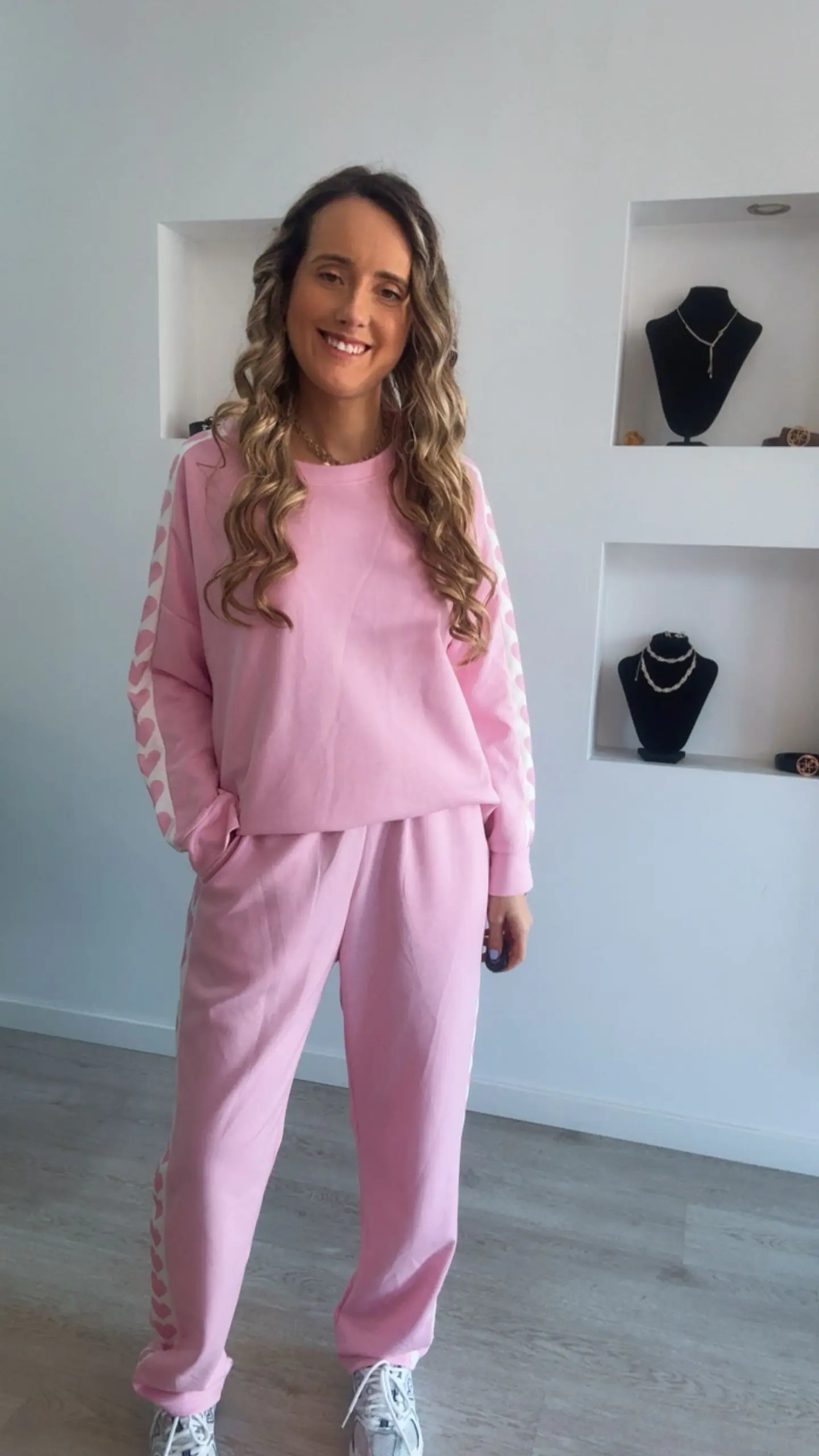 Fato de treino com detalhe de corações nas laterais - TU 5