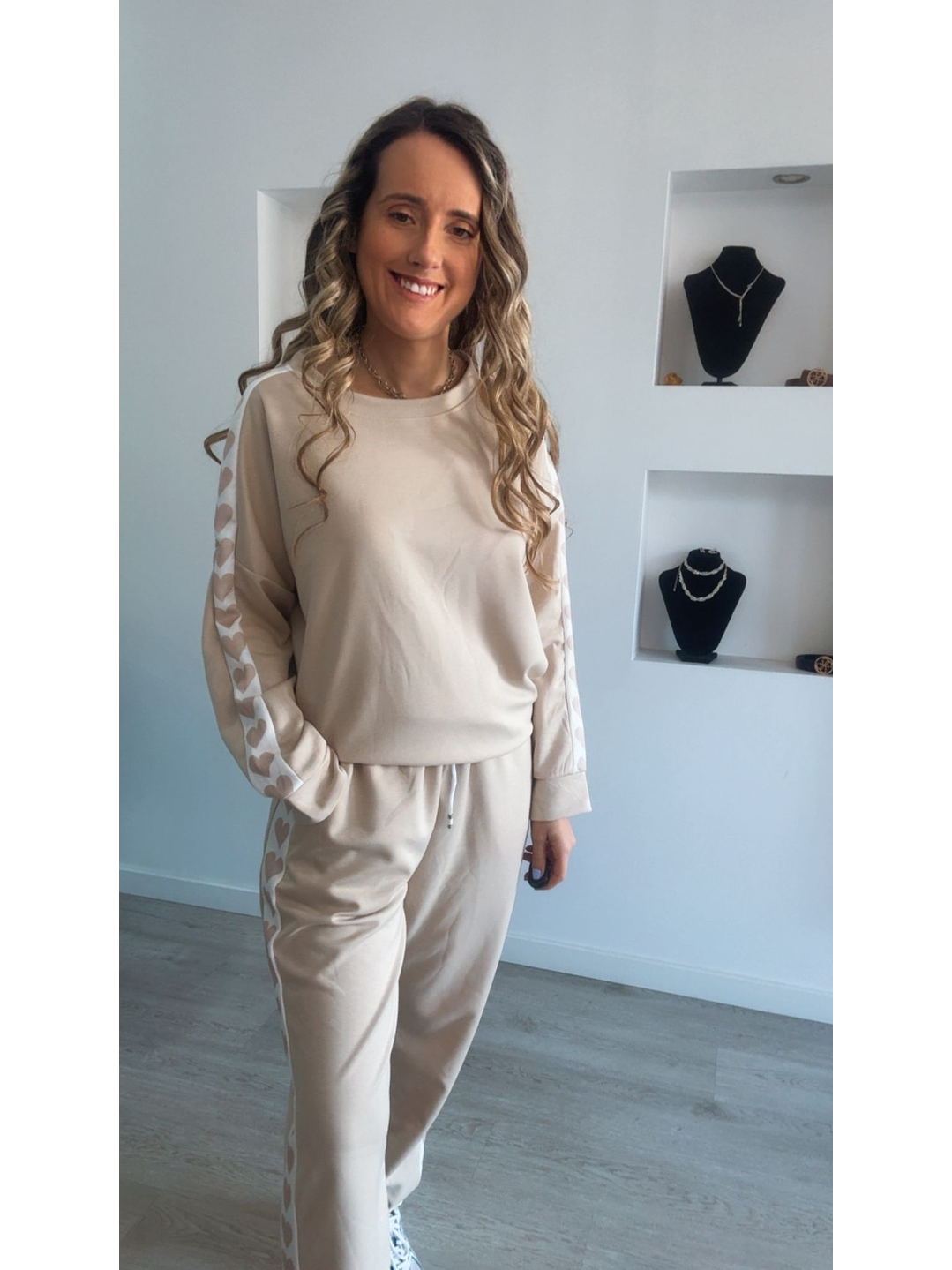 Fato de treino com detalhe de corações nas laterais - TU 17