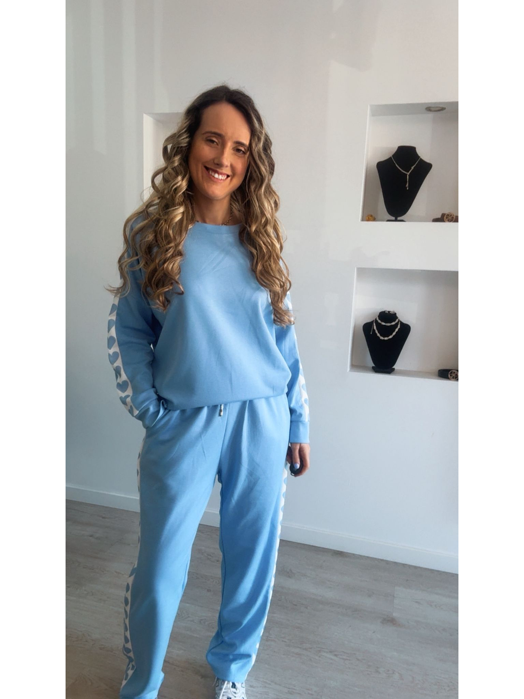 Fato de treino com detalhe de corações nas laterais - TU 1