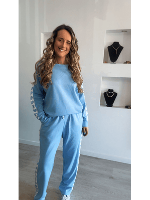 Fato de treino com detalhe de corações nas laterais - TU