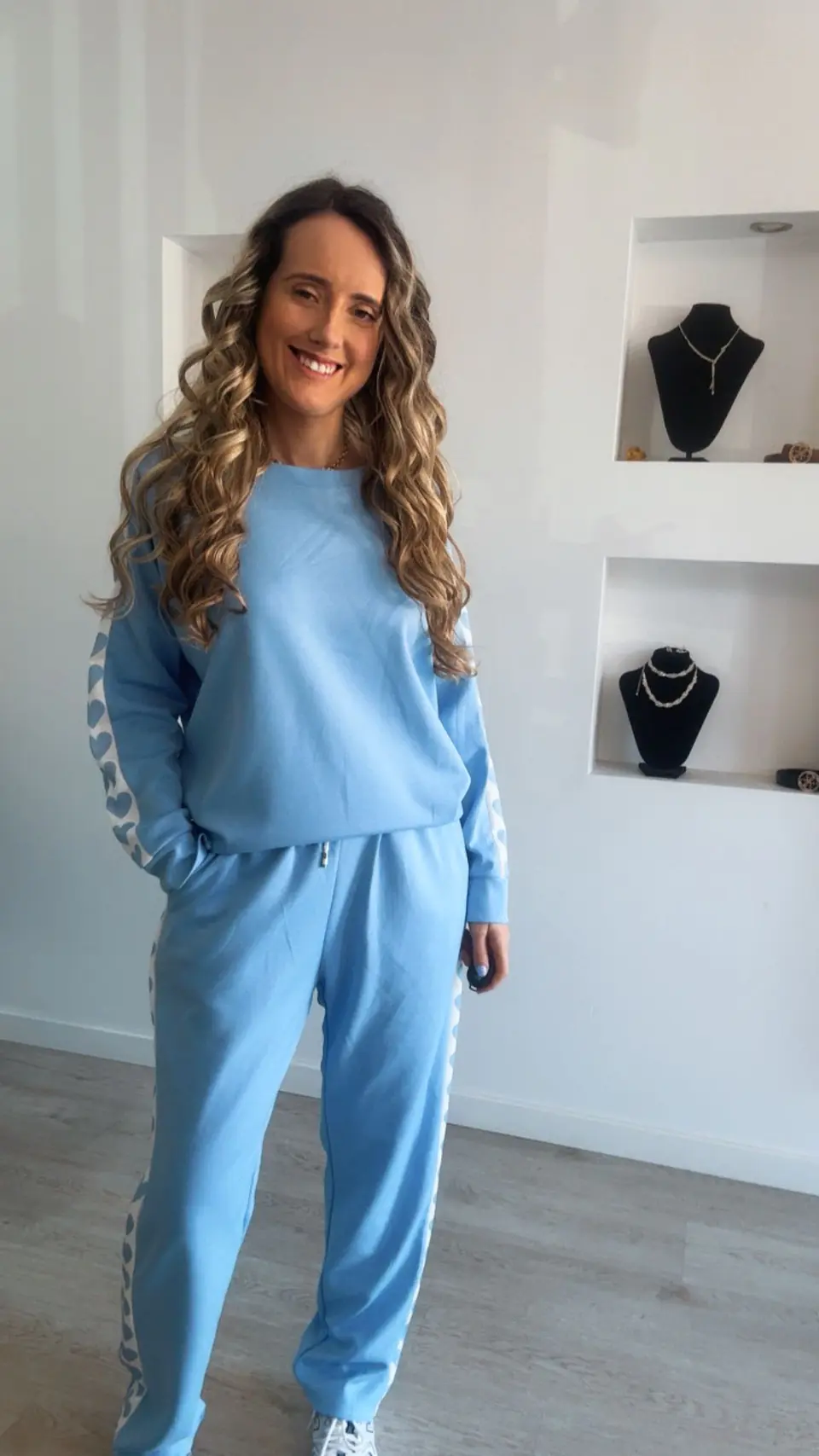 Fato de treino com detalhe de corações nas laterais - TU 1