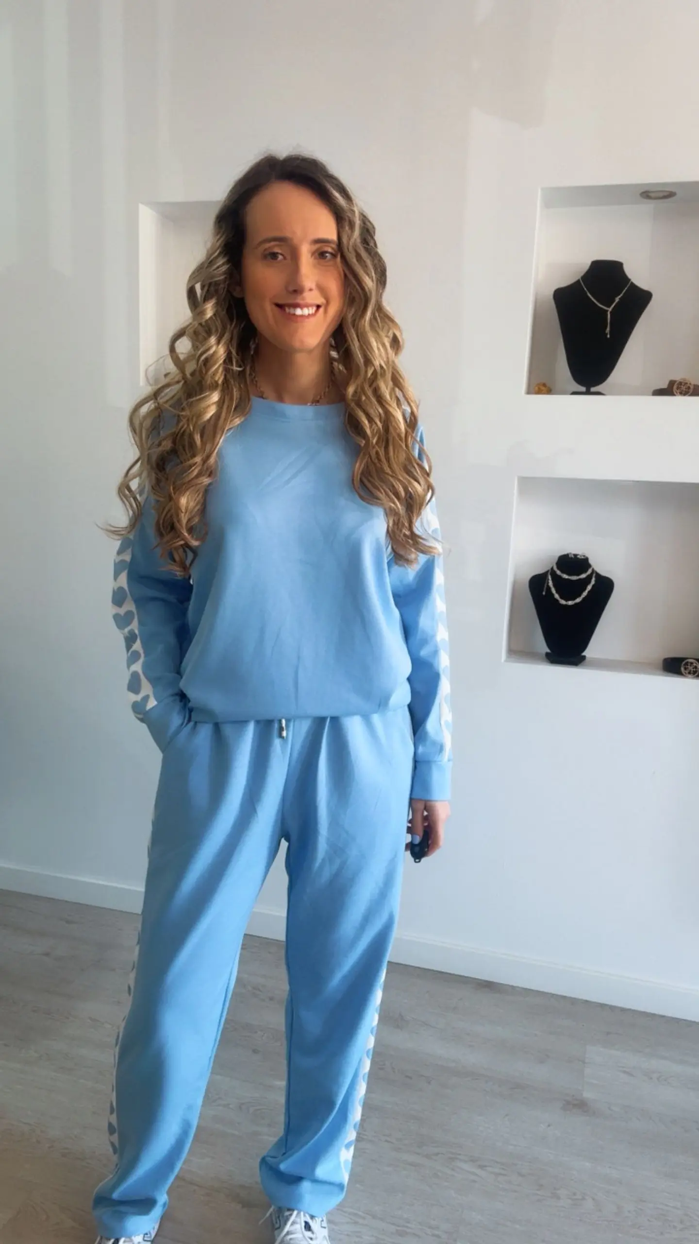 Fato de treino com detalhe de corações nas laterais - TU 3