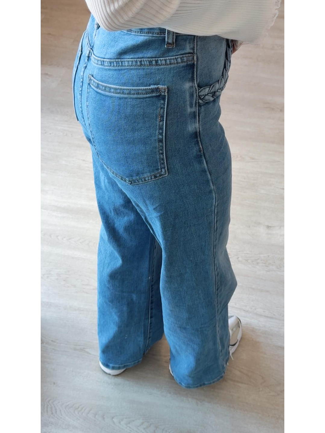 Calça de ganga com tranças nos bolsos 2