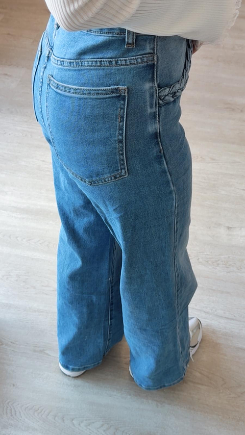 Calça de ganga com tranças nos bolsos