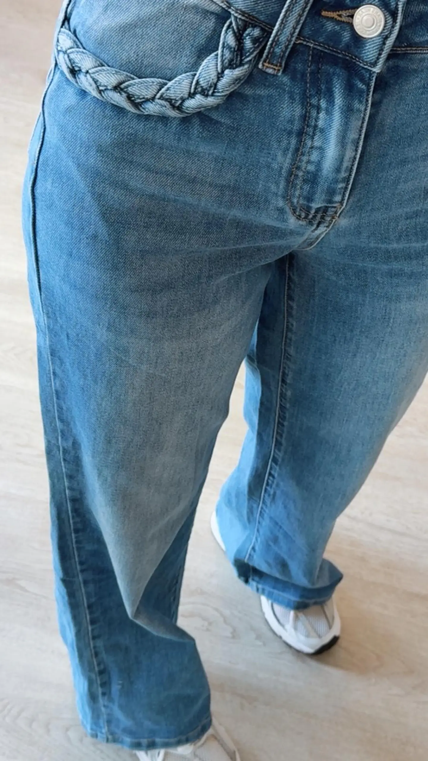 Calça de ganga com tranças nos bolsos 4