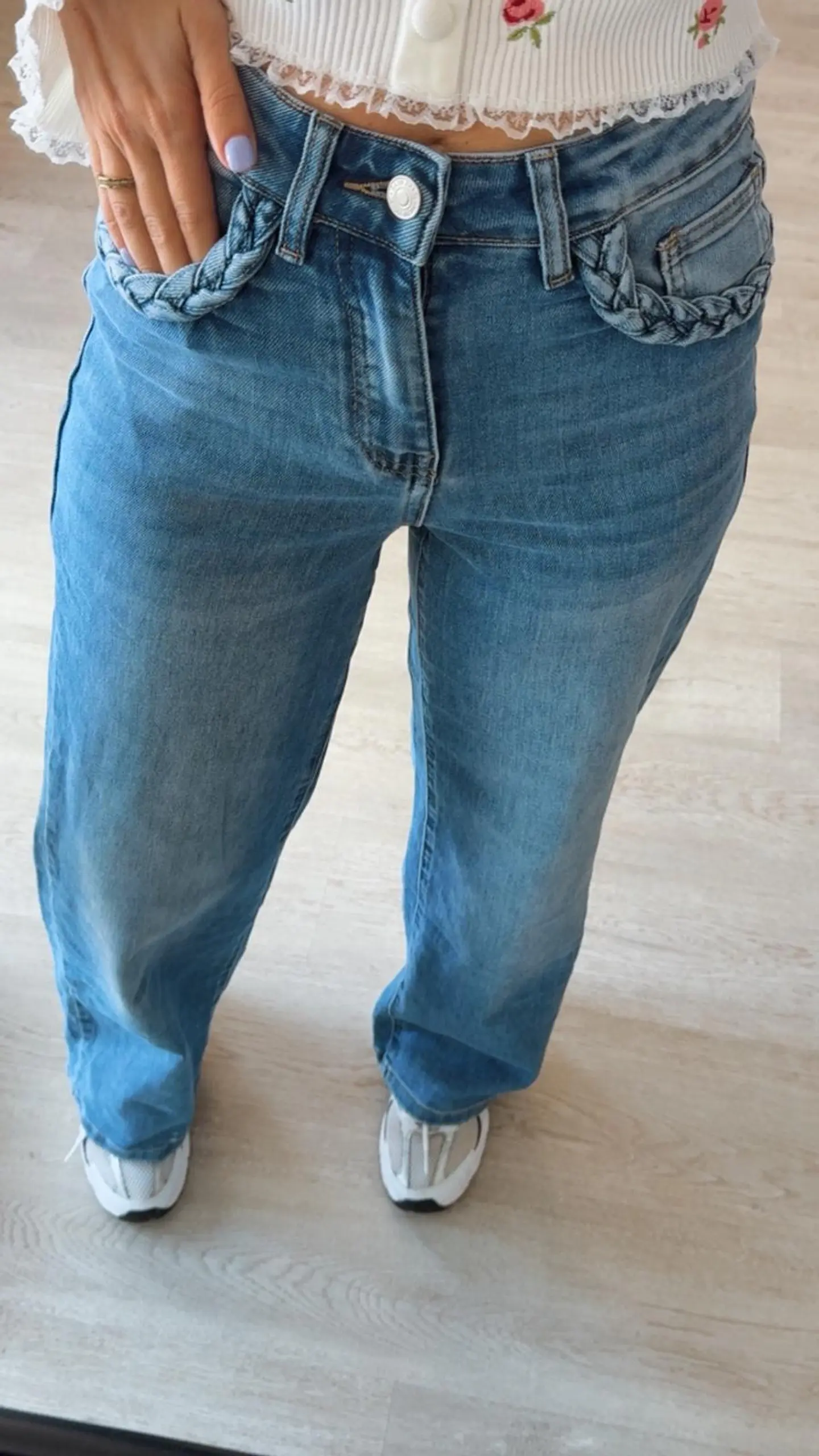 Calça de ganga com tranças nos bolsos 1