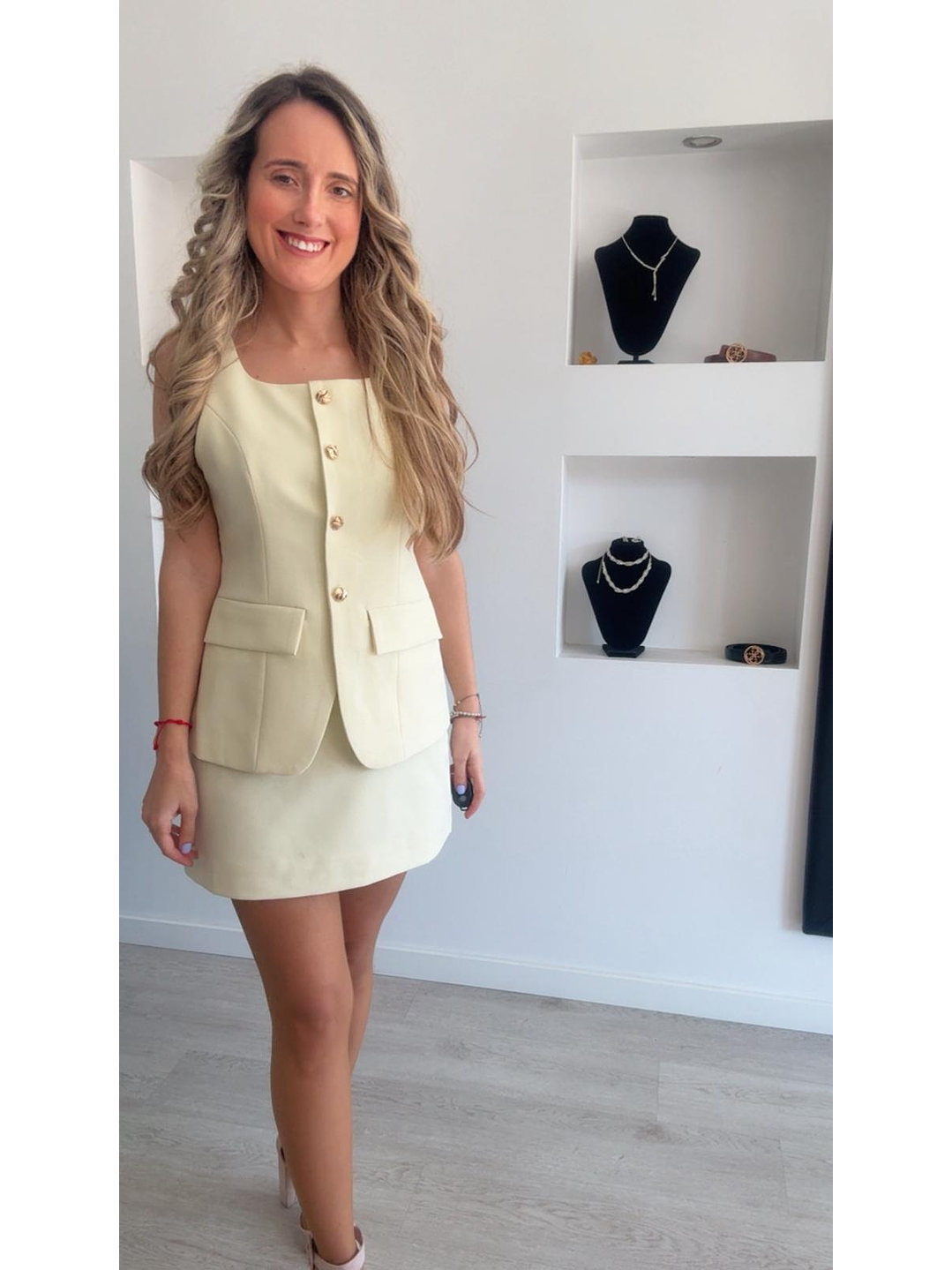 Vestido com efeito saia e colete 8