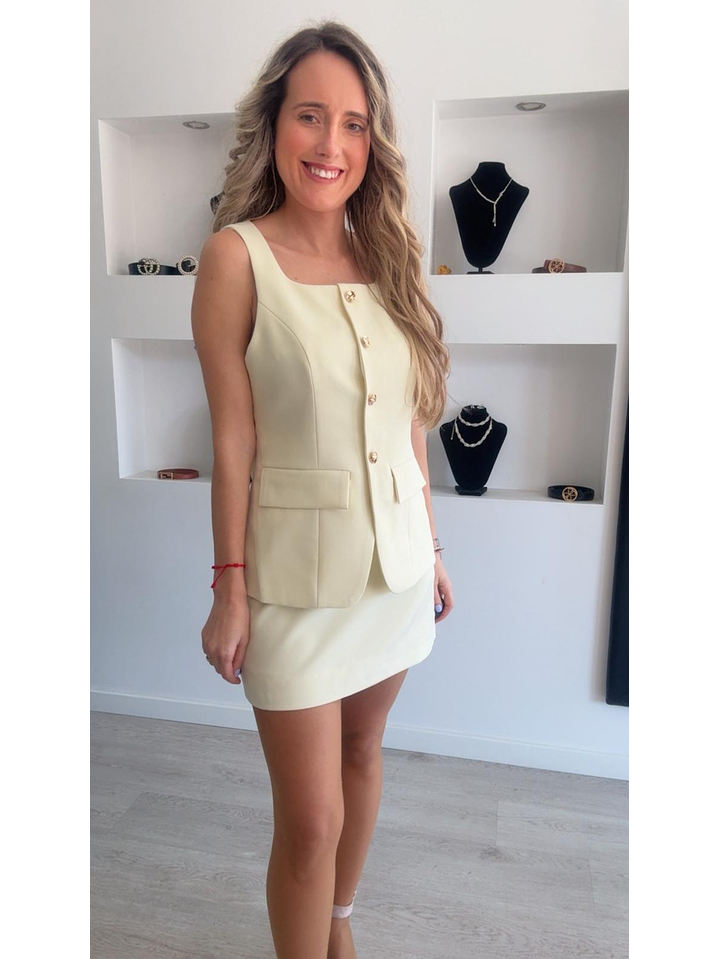 Vestido com efeito saia e colete 10