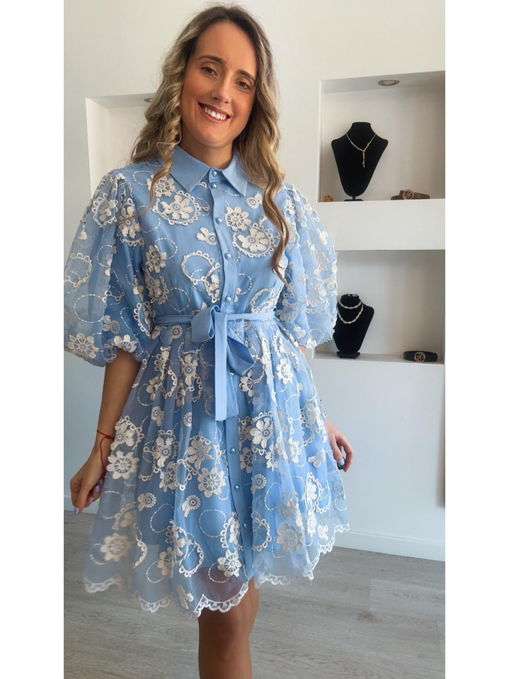 Vestido com detalhes em renda bege 3