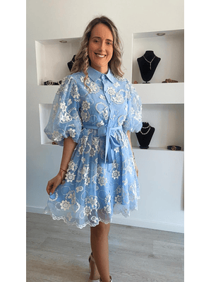 Vestido com detalhes em renda bege