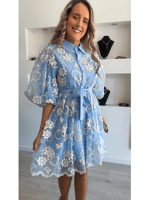 Vestido com detalhes em renda bege