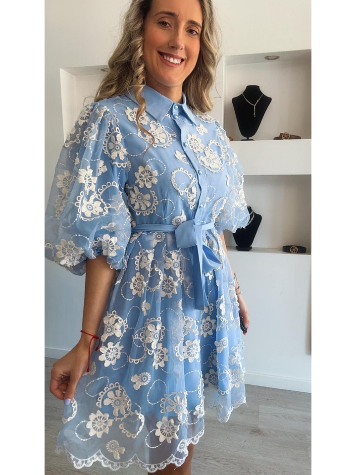 Vestido com detalhes em renda bege 4