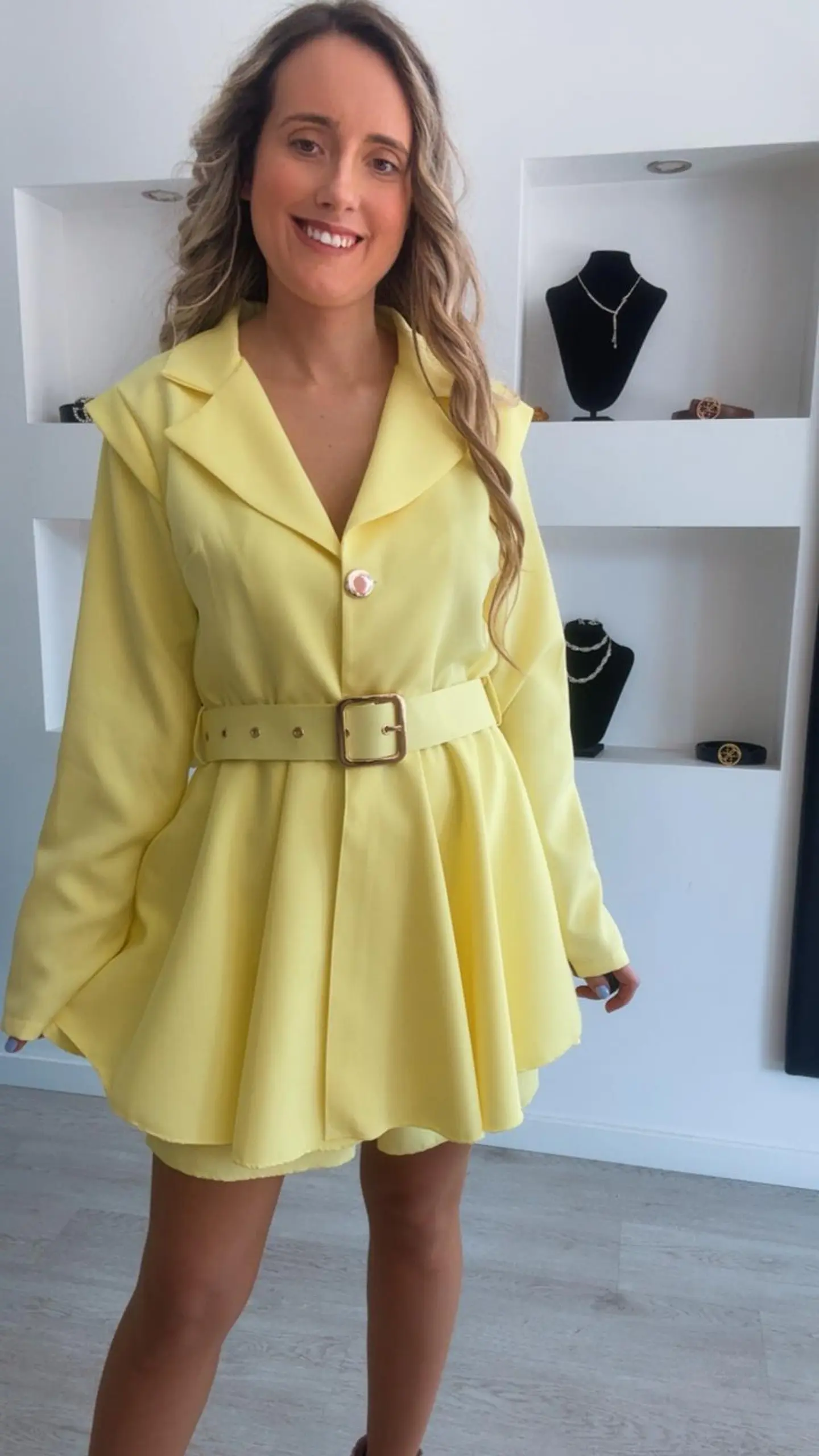 Macacão amarelo com cinto - TU 1