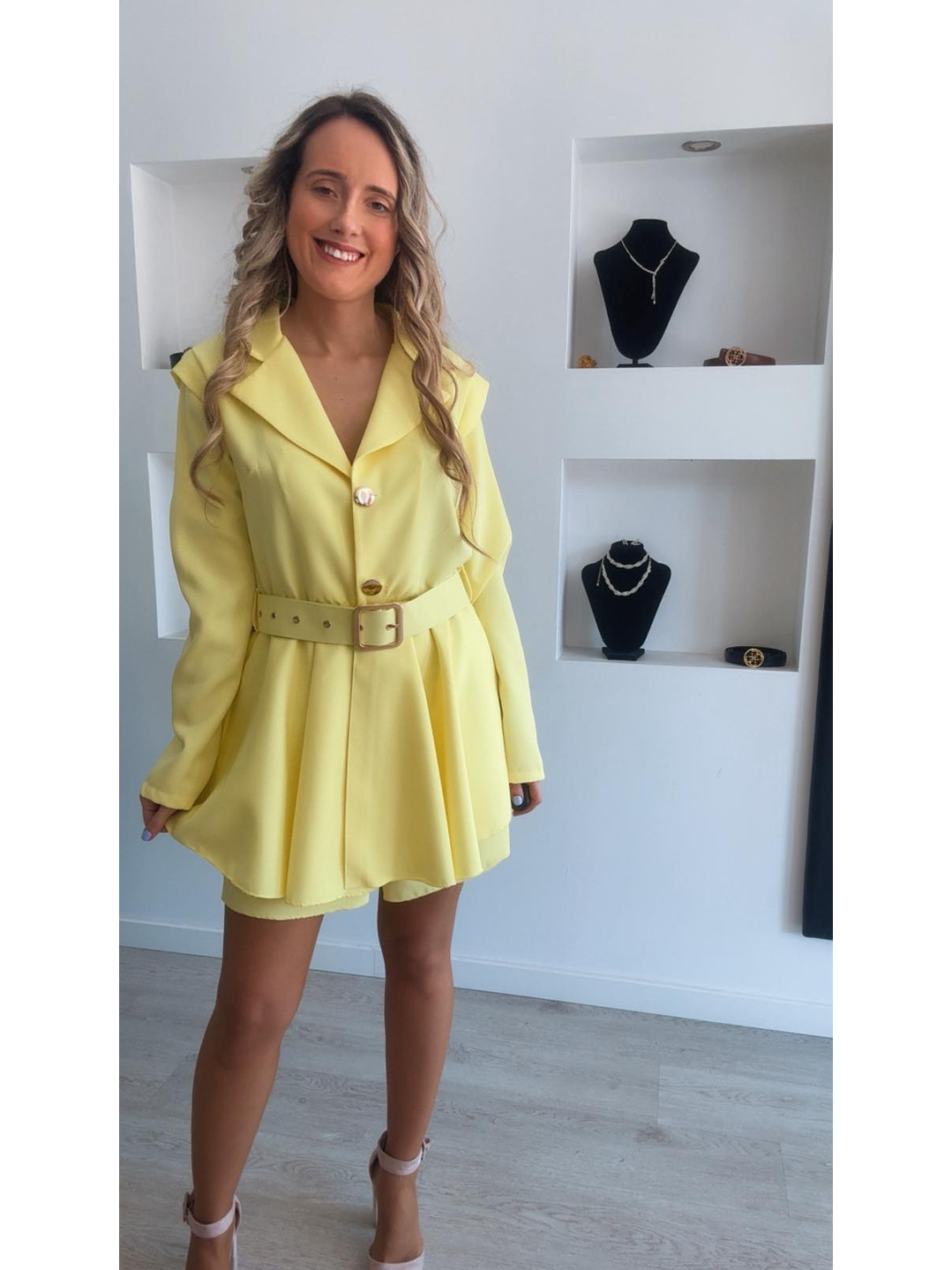 Macacão amarelo com cinto - TU 2