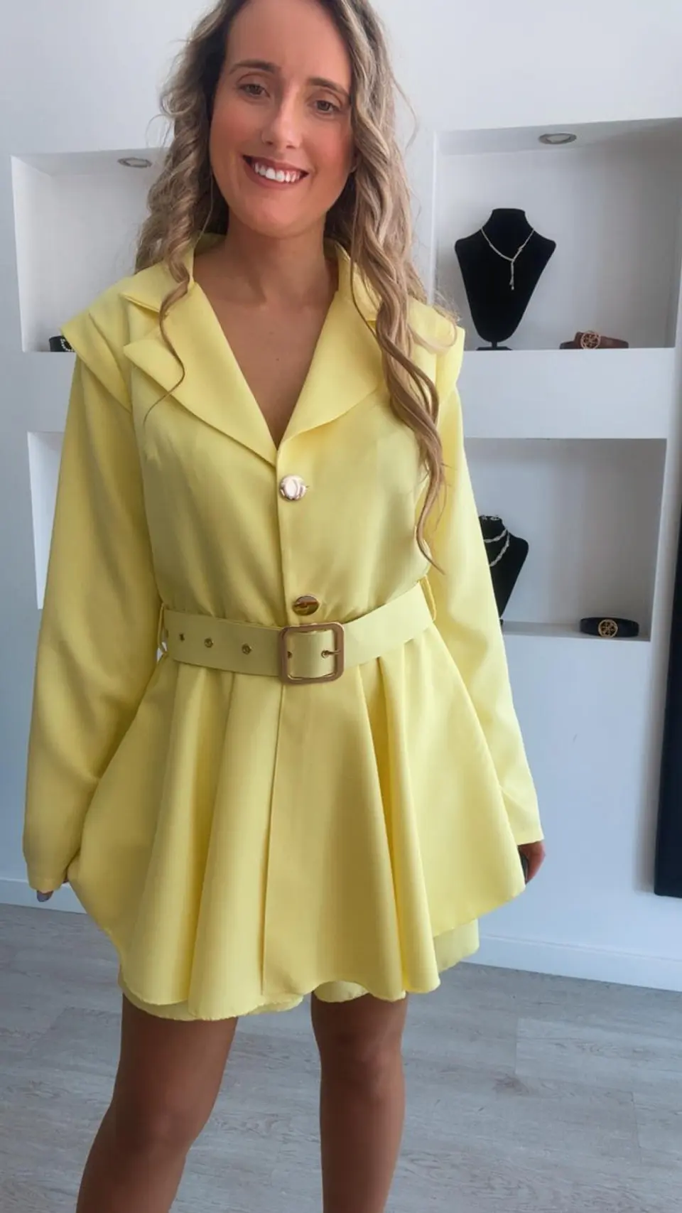 Macacão amarelo com cinto - TU 4