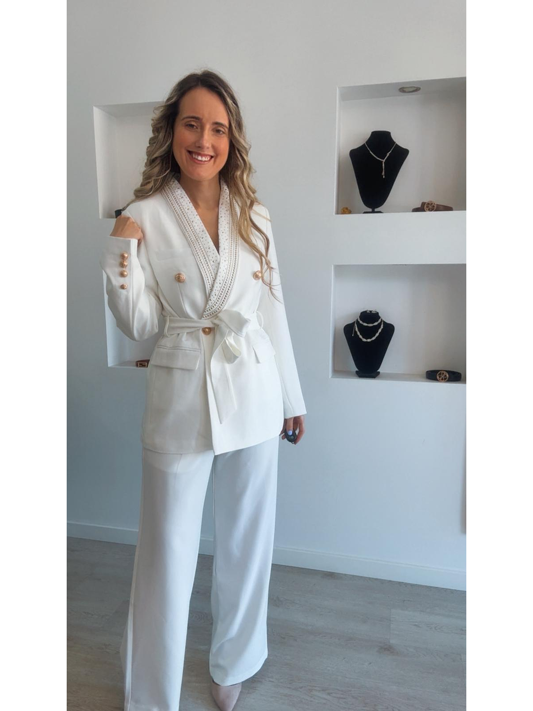 Fato com detalhes brilhantes dourados   4