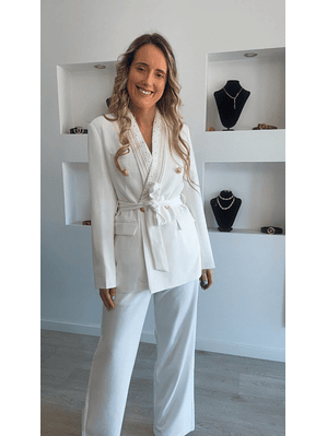 Fato com detalhes brilhantes dourados  